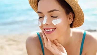 Etkili Koruma İçin 3 Parmak Kuralı! Güneş Kreminde Doğru Kullanım Yöntemi