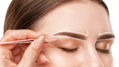 Gün Boyu Sabit Duran Kaşlar: Sabunla Kaş Şekillendirme Trendi