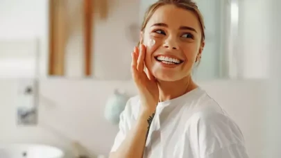 Yaz Aylarında Buhar Banyosu Uyarısı: Gözenekleri Açıyor Ama Cildi Kurutuyor