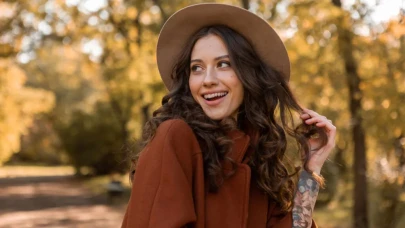 Sonbaharda Saçlarda Moda: Doğallık ve Işıltı