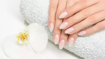 Renkliler Yerini Sadelik Trendine Bıraktı: Süt Banyosu Manikürü