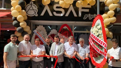 Merzifon Gençleri Asaf Giyim Mağazasının Açılışına Katıldı