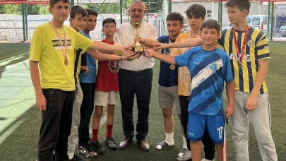 Ziyaret’te Yaz Kur’an Kursları Finalinde Şampiyonlar Kupalarını Aldı