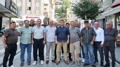 Amasya Valisi Önder Bakan Yüzevler Mahallesi’nde Esnaf ve Vatandaşlarla Buluştu