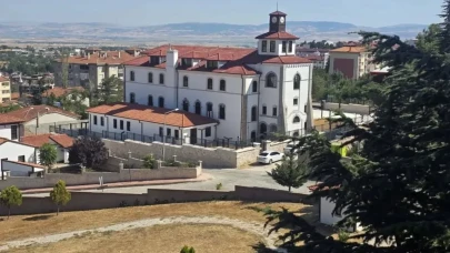 Yeni Kütüphane Binasında Son Rötuşlar: Tarihi Kızlar Mektebi Açılışa Hazırlanıyor
