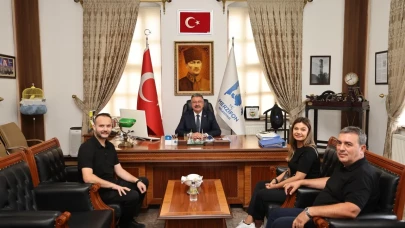 Başkan Alp Kargı, Hemşehrilerini ve Misafirlerini Belediyede Ağırladı