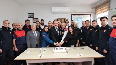 Haftalarını Pasta Keserek Kutladılar!