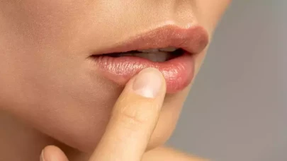 Saniyeler içinde pürüzsüz dudak görünümü!