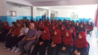 Merzifon’da Öğrencilere Peygamberimiz ve Aile Ahlâkı Konferansı