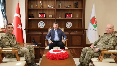 Amasya Valisi Önder Bakan’a Komutanlardan Ziyaret