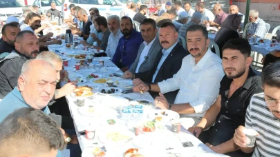 Başkan Uzun, Yeni Mahalle Esnafıyla Kahvaltıda Buluştu