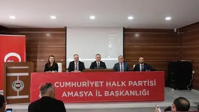 Amasya’da Dikkat Çeken CHP Toplantısı