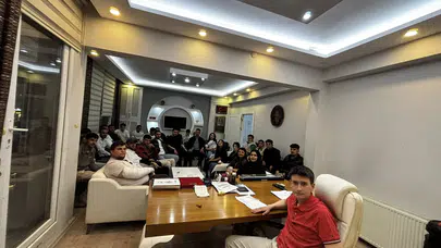 AK Gençlik Toplandı