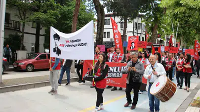 CHP Gençliği Sloganlar Eşliğinde Yürüdü