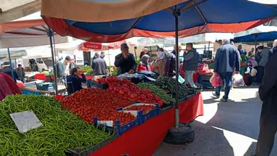 Merzifon Pazarında Yağmur Engeli: Fiyatlar Sabit Kaldı!