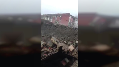 Amasya'da Yıkılan Ahırda Cesur Kadın Çiftçi Canlı Hayvanları Kurtardı!