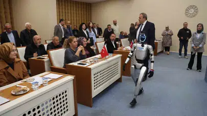 Meclisteki Robot Üye: Duygusal Anlar Yaşandı!
