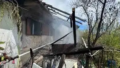 Korkutan Yangın! Ev Kullanılamaz Hale Geldi
