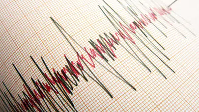 4.9 Büyüklüğünde Deprem Panik Yarattı