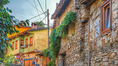 Rüyada Köye Gitmek Ne Anlama Gelir? Geçmişle Yüzleşme ve Huzur Mesajı!