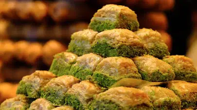 Rüyada Baklava Yediğini Görmek Ne Anlama Gelir? İşte Merak Edilen Yorumlar