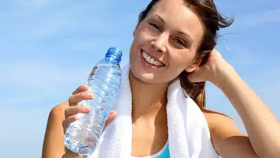 Günde Kaç Litre Su İçilmeli? Uzmanlar Sağlıklı Bireyler İçin İdeal Miktarı Açıkladı
