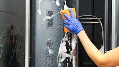 Duşakabindeki Lekelere Son! Uzmanlardan Pratik ve Etkili Temizlik Yöntemleri