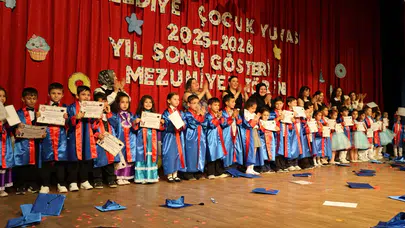 Miniklerden Muhteşem Mezuniyet Gösterisi!
