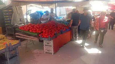 Merzifon Pazarı'nda Fiyatlar Geriledi! Yerli Ürünler Tezgâhları Doldurdu