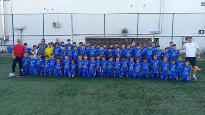 Mertel Merzifongücü Yaz Futbol Kurslarına Başladı! 70 Öğrenci Sahaya İndi