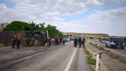 Yolcu Otobüsü Devrildi, 41 Kişi Yaralandı