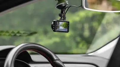Trafikte Yeni Dönem! Telefon Tutucu, Araç Kamerası ve Ses Sistemlerine Net Kurallar Geldi