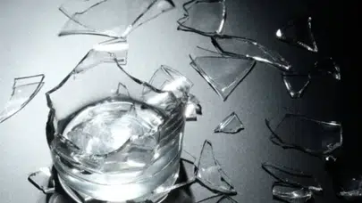 Rüyada Bardak Kırmak Ne Anlama Gelir? Dikkat Çeken Rüyanın Yorumu Şaşırtıyor!