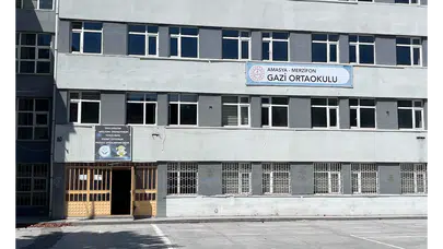 Merzifon Gazi Ortaokulu’nda Tahliye Başladı