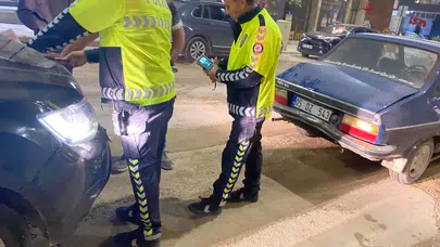 Merzifon Cumhuriyet Caddesi’nde İki Araç Çarpıştı