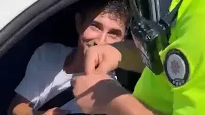 Ehliyeti Yeni Aldı, İlk Kontrolde Polis Babasına Yakalandı!