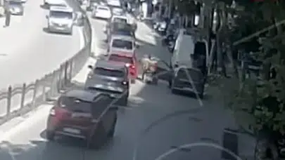 Amasya’da Otomobil Kapısı Motosiklete Çarptı: Gözlük Camı Yüzüne Saplandı