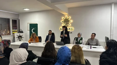 AK Parti Merzifon’da Hem Toplantı Hem Eğitim
