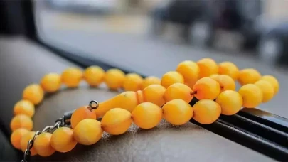 Rüyada Tesbih Görmek Ne Anlama Gelir? Maneviyat, Huzur ve Müjde Mesajı