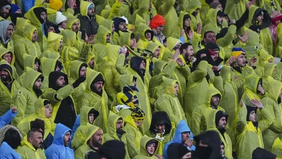 Tribünlerdeki Milyonluk Yağmurluk Fiyatı, Kim Ödedi, Nasıl Dağıtıldı?