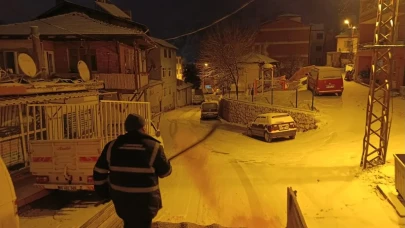 Amasya Belediyesi’nden Gece Boyu Kar Mesaisi