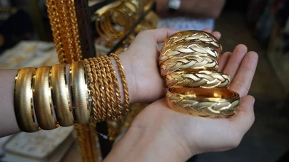 2026’da Bilekte Trend Savaşı: Ajda mı Burma mı?