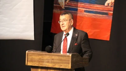 Salon Boş Kaldı, Başkanın Sesi Titredi