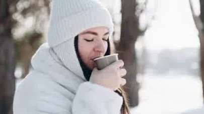 Soğuk Havalarda Cilt Çatlaklarına Son! Uzmanlardan Kış Ayları İçin Hayati Cilt Bakım Önerileri