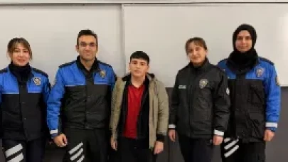 Merzifon Polislerinden Alkışlık Davranış