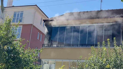 3 Katlı Binanın Balkonunda Yangın Paniği