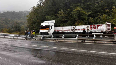 Tır Makasladı, Trafik Kilitlendi!