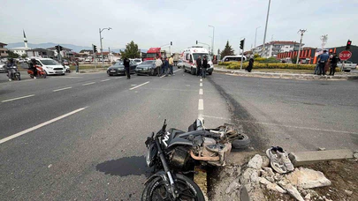 Motosiklet ile Otomobil Çarpıştı: 2’si Ağır 3 Yaralı