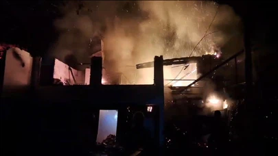 Alevler Evi Kül Etti! Hayvanlar Son Anda Kurtarıldı