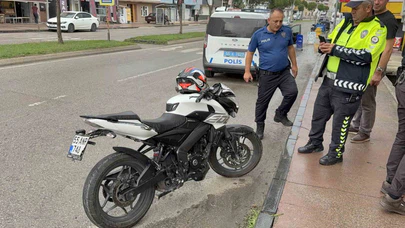 Motosiklet Otomobile Çarptı